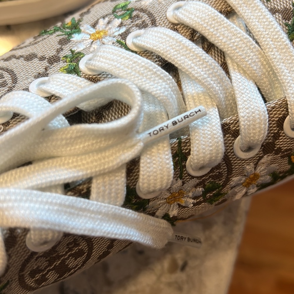 Brand new Tory Burch Howell Court Sneakers. Size 8.5. - Picture 7 of 8